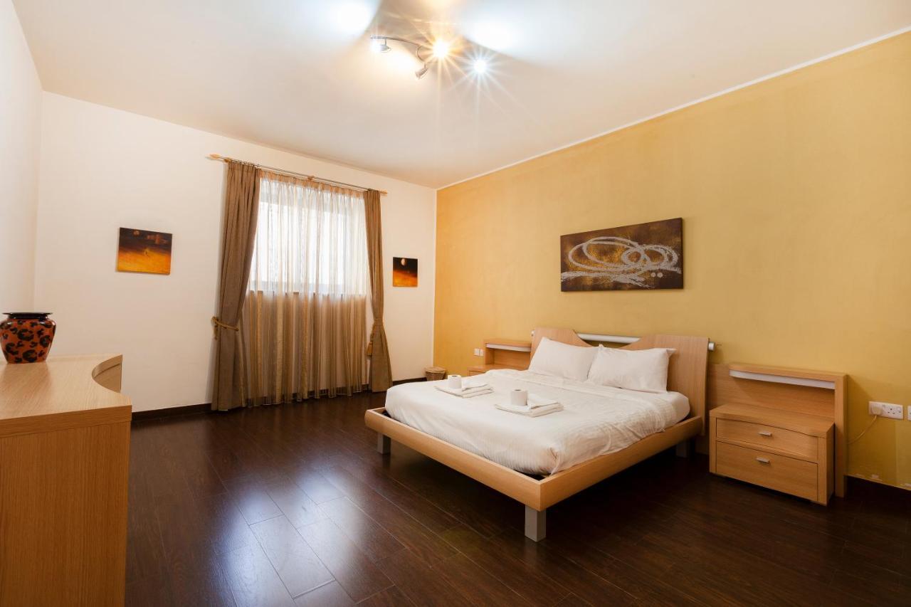 Spacious Seafront Apt With Living, Sofa, Wifi & Ac By 360 Estates Sliema Exterior photo