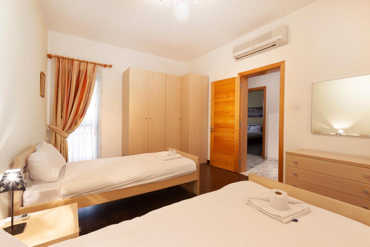 Spacious Seafront Apt With Living, Sofa, Wifi & Ac By 360 Estates Sliema Exterior photo
